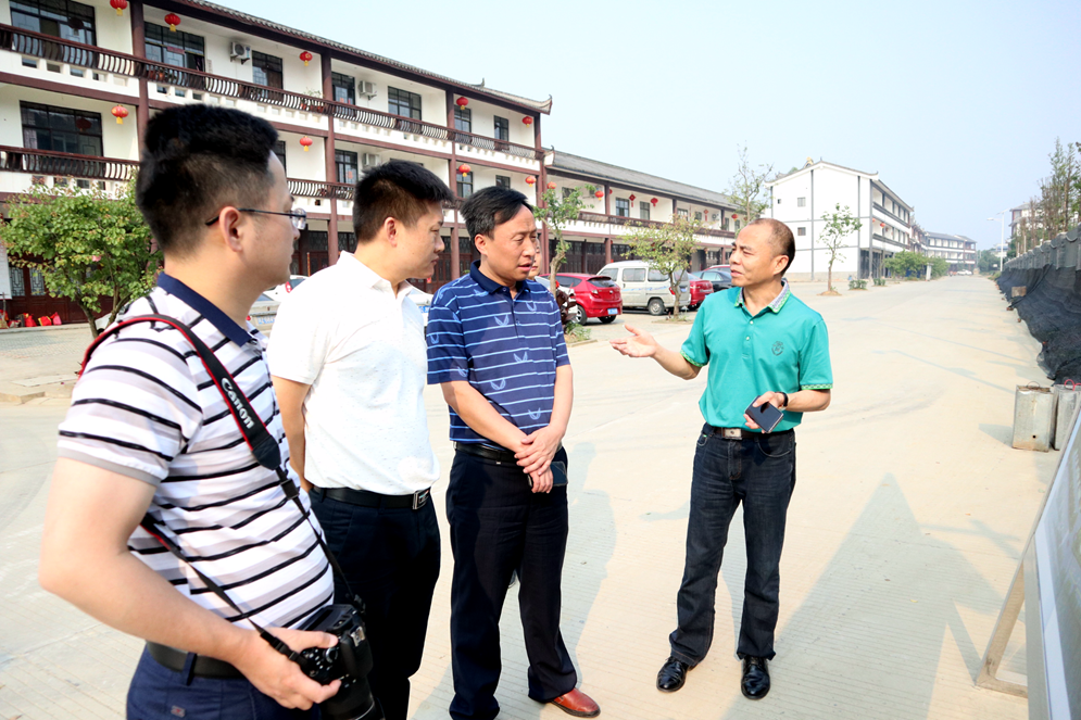 剑阁县中医医院窦炎章院长一行来我院参观交流